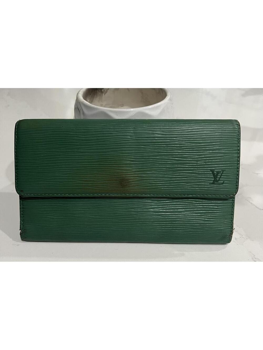 Louis Vuitton Green Epi Sarah Wallet